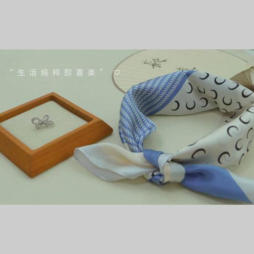 【甄珠贝】毕业季，53*53cm丝巾和别致小胸针的礼盒 商品图0