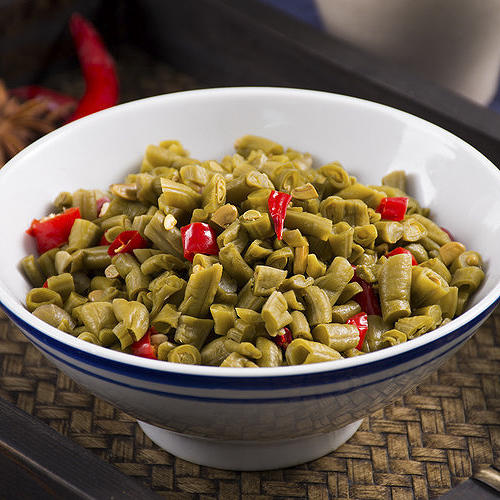 餐云洞庭老坛酸豆角   餐云系列老坛子菜品中的经典产品  广泛应用于招牌下饭菜创新  深受年轻消费群体的钟爱（200克装一包做1份） 商品图2