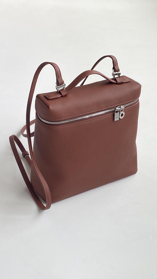 断货王  LP双肩背包 低调奢华 小牛皮书包 假期解放双手 商品图9