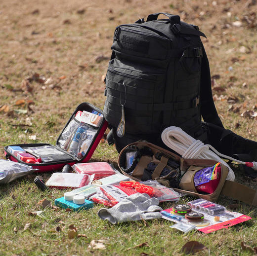 （七折清仓）自选户外应急逃生背包急救包工具包（不带净水片） 商品图0