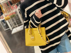 本周折扣¥980🇺🇸直邮，Mk mercer性价比超高的一款，尺寸22*20cm，带有长肩带