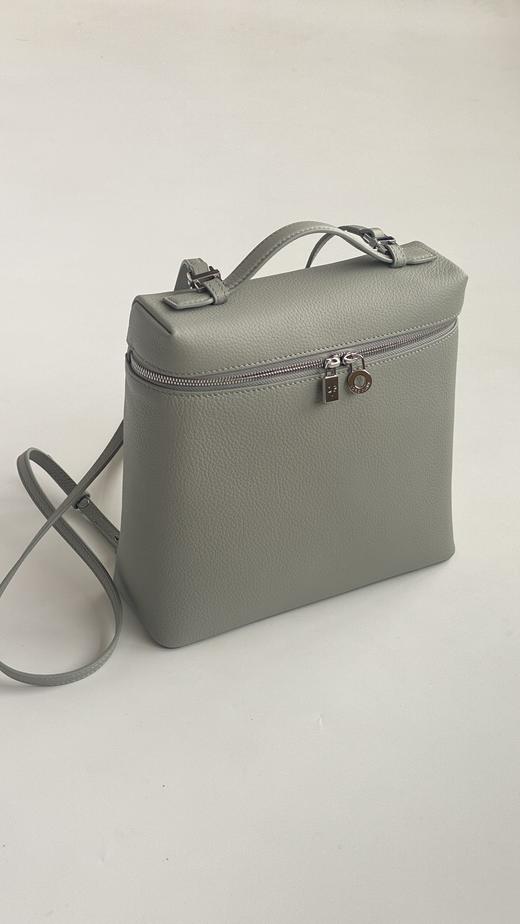 断货王  LP双肩背包 低调奢华 小牛皮书包 假期解放双手 商品图6