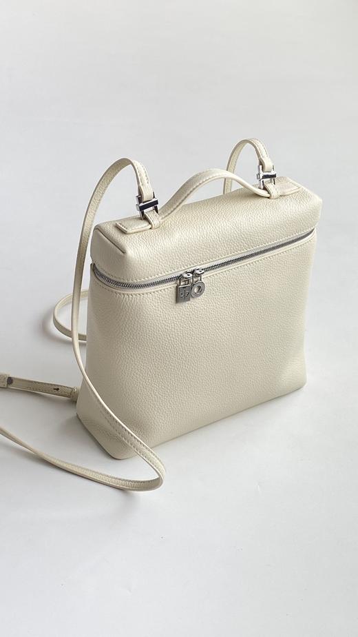 断货王  LP双肩背包 低调奢华 小牛皮书包 假期解放双手 商品图10