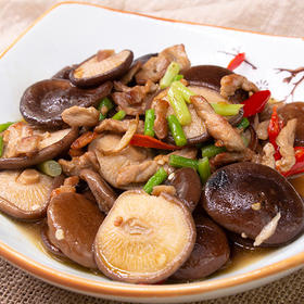 热卖【香菇/木耳】新收现做的，炒菜炖汤更鲜，采用古法制菇，低温烘干，低温烘干技术保留香信菇风味，开袋就能闻到香信菇质朴的清香哦。木耳并且肉厚无杂质。木耳并且肉厚无杂质