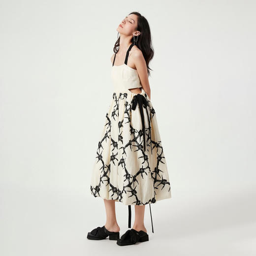 荆棘绣花菱纹格吊带连衣裙 商品图1