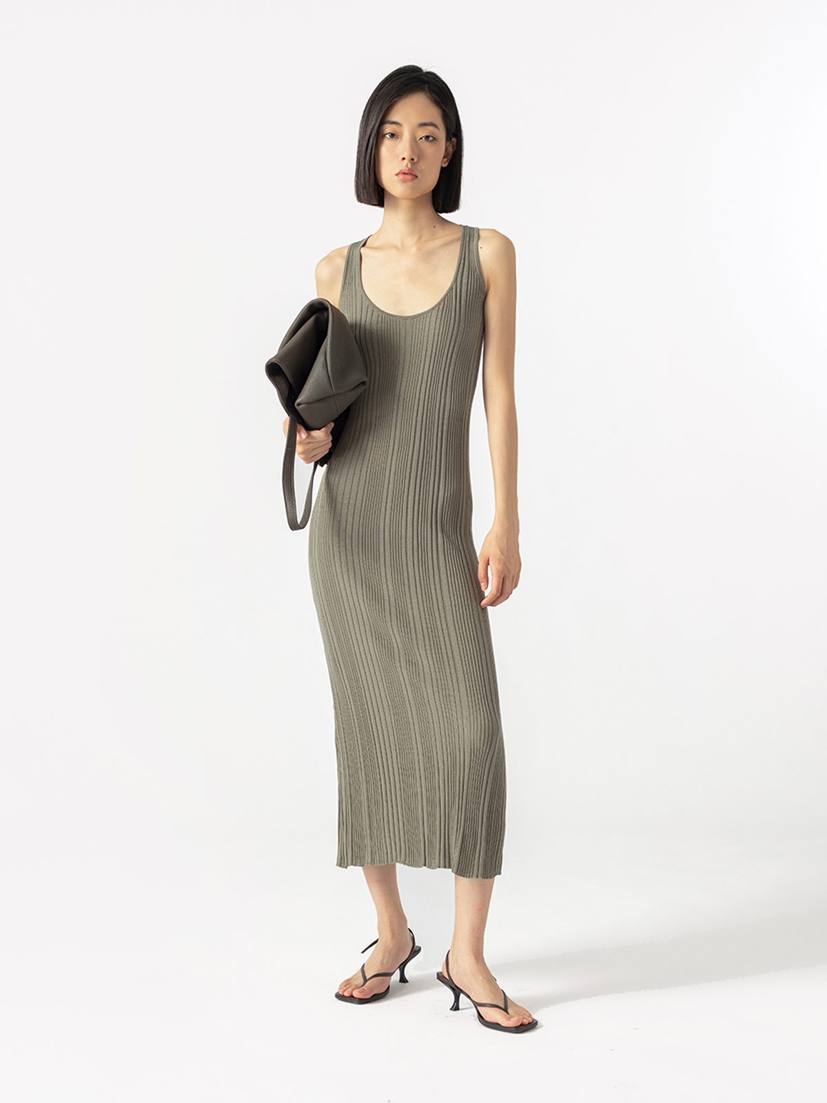 322工房重塑经典不规则天蚕丝针织背心裙2023夏无袖连衣裙女B079