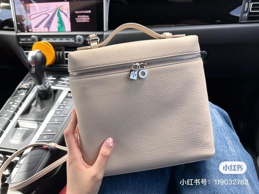 断货王  LP双肩背包 低调奢华 小牛皮书包 假期解放双手 商品图4