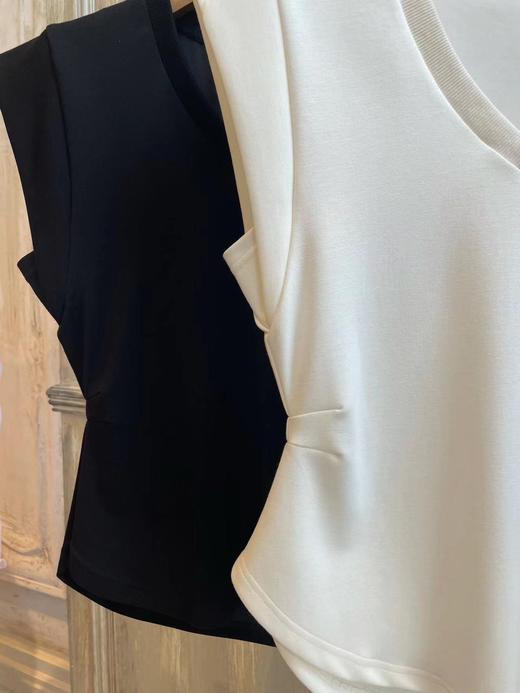 【门店同款】2023年夏季V领收褶上衣 150643917 商品图2