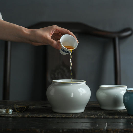 【抱翁堂】景德镇元宝杯铜钱建水陶瓷水洗茶洗【甜白釉铜钱建水/大】 商品图2