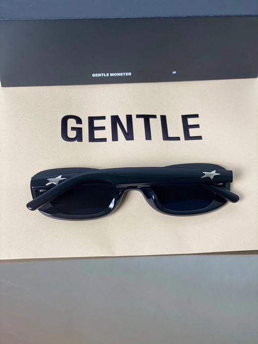 巨巨巨巨巨巨显脸小的墨镜 Oracle.S 辣妹必备 好看～ 完美的侧颜杀 直戳我心❗️❗️ 姐妹们直接无脑冲 商品图4