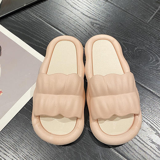 夏日清凉从脚底开始，一字拖设计时尚又舒适，室内外通用，方便随时穿戴，女性专属，更显温柔美丽；防滑设计，让你走路更安心！ 商品图4