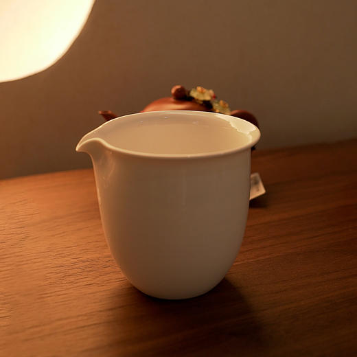 景德镇抱翁堂  素白手拉公杯180cc 陶瓷茶海家用公道杯分茶器 商品图0