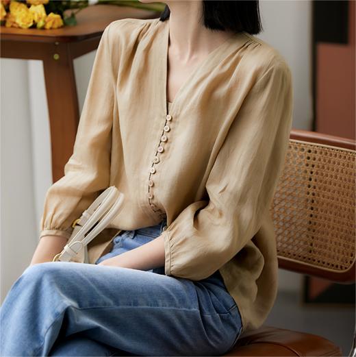 【品牌授权】Flyzoo泡泡袖衬衫 V领+泡泡袖 透气吸汗 轻奢英伦风 温柔显瘦 气质 专柜品质 商品图0