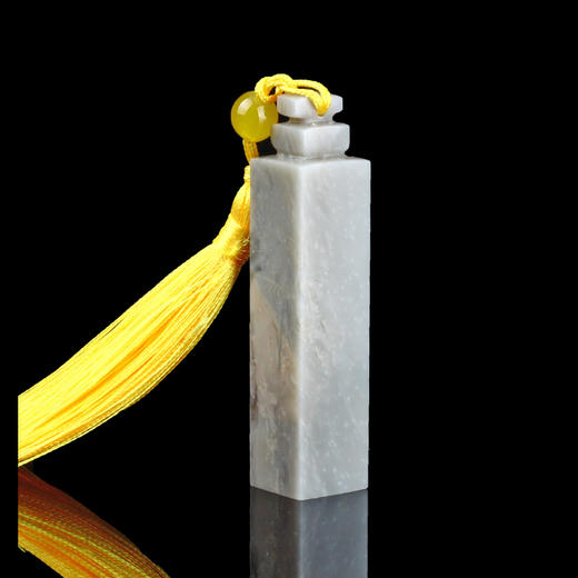 孤品014461:昌化石博古钮小方章小楷落款印章-1.4*1.4*6.3cm 商品图0