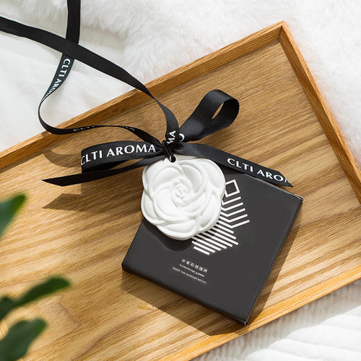 【石膏香片买1发9！实发9件】衣柜香薰衣橱石膏香片家用持久留香氛房间女生除味车载栀子花香挂 商品图1