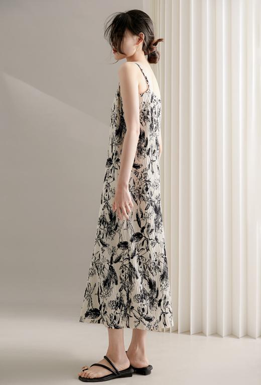 【品牌授权】Flyzoo繁叶花丛艺术压褶吊带连衣裙夏 气质又遮肉 法式“吊带女人味连衣裙 商品图2