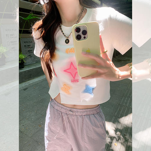 <曾小咸推荐>夏日多巴胺彩色印花短款上衣女2023夏设计感正肩短袖T恤 商品图0