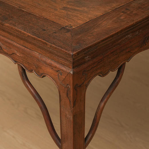 清 红木束腰马蹄腿卷草纹八仙桌 商品图1