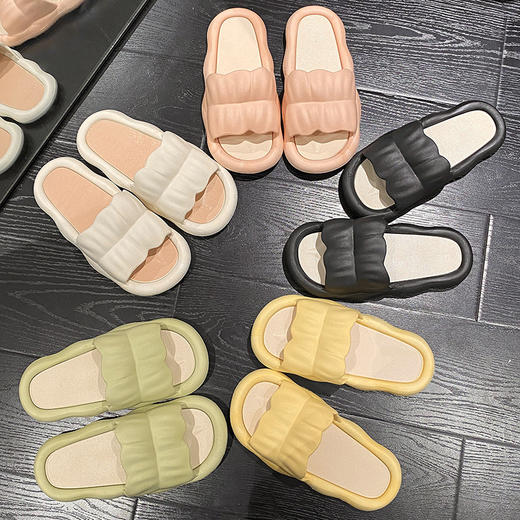 夏日清凉从脚底开始，一字拖设计时尚又舒适，室内外通用，方便随时穿戴，女性专属，更显温柔美丽；防滑设计，让你走路更安心！ 商品图3