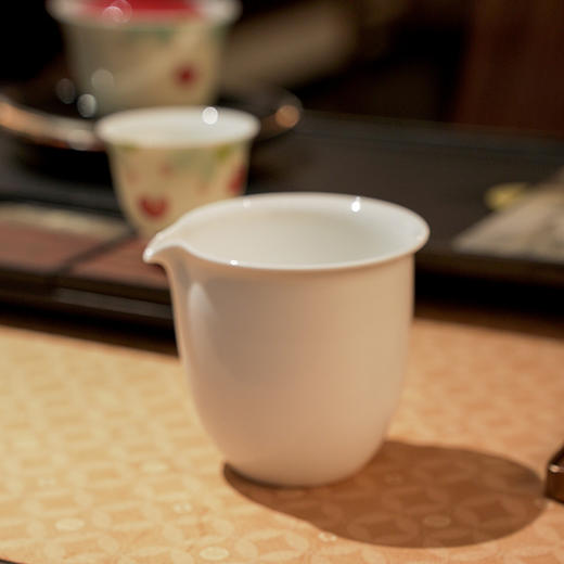 景德镇抱翁堂  素白手拉公杯180cc 陶瓷茶海家用公道杯分茶器 商品图3
