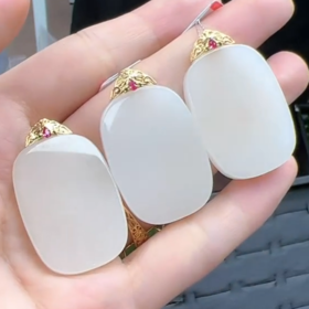 和田玉吊坠-藕粉无事牌