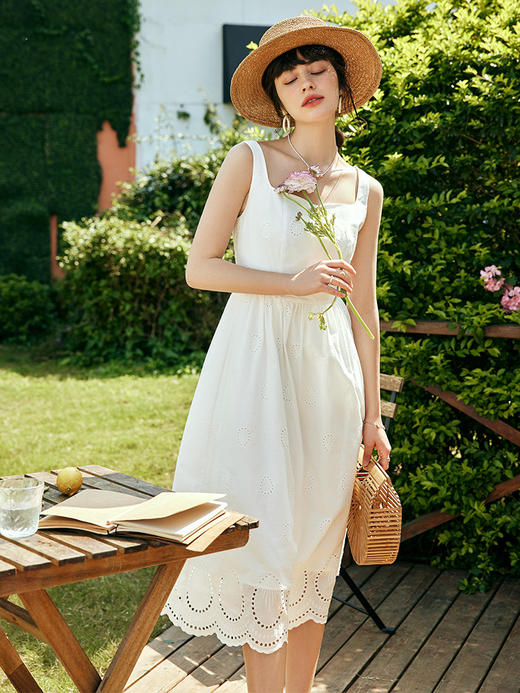 OLrain欧芮儿法式白色吊带连衣裙女夏季2023年新款收腰刺绣A字裙 商品图3