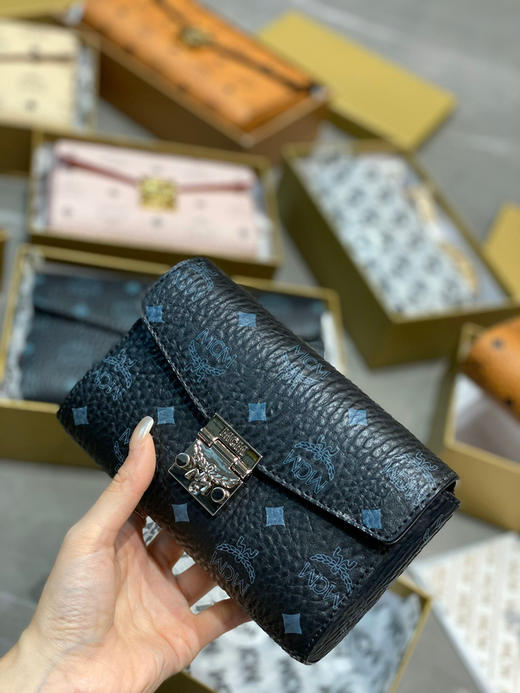 顶级原单Mcm链条包 〰️
19cm 全套包装 ☑️ 商品图4