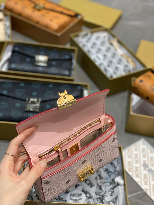 顶级原单Mcm链条包 〰️
19cm 全套包装 ☑️ 商品图5