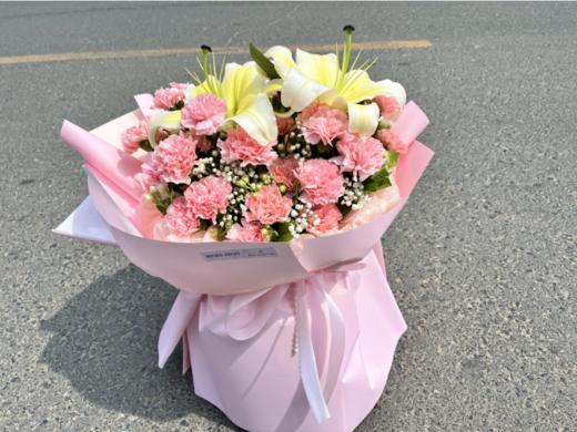 1支百合+19支康乃馨花束 商品图0