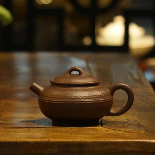 【茶香器韵】双线锤纹 紫砂壶 黑星砂 200ml/把 商品图3