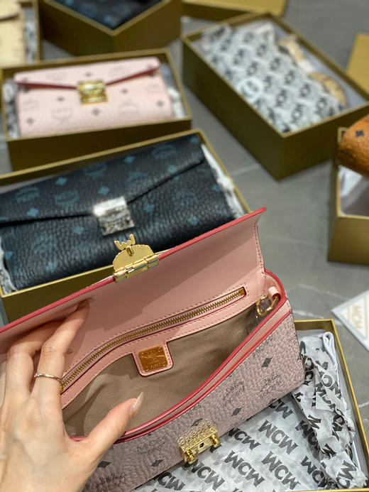 顶级原单Mcm链条包 〰️
24cm 全套包装 ☑️ 商品图5