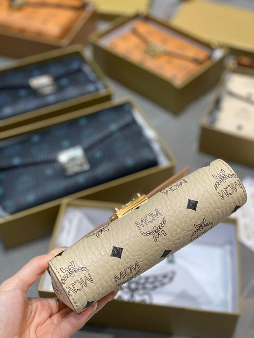 顶级原单Mcm链条包 〰️
19cm 全套包装 ☑️ 商品图1