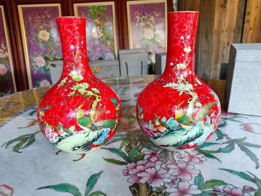 红底扒花玉堂富贵天球对瓶 商品图0
