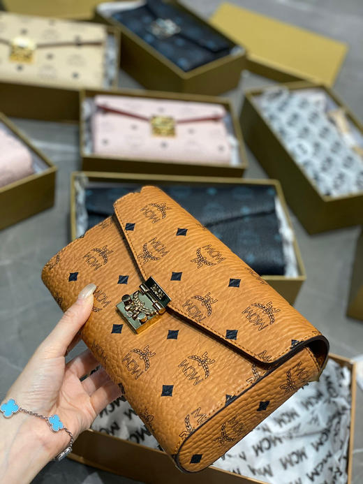 顶级原单Mcm链条包 〰️
24cm 全套包装 ☑️ 商品图5