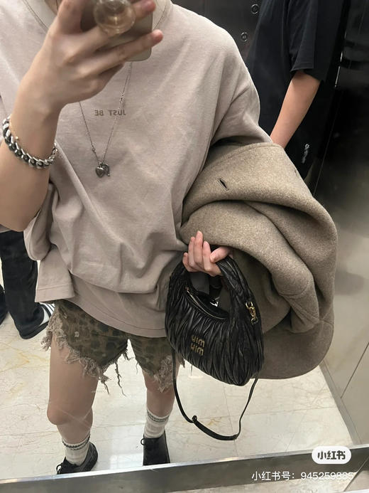 Miu wander hobo 手腕包 商品图3