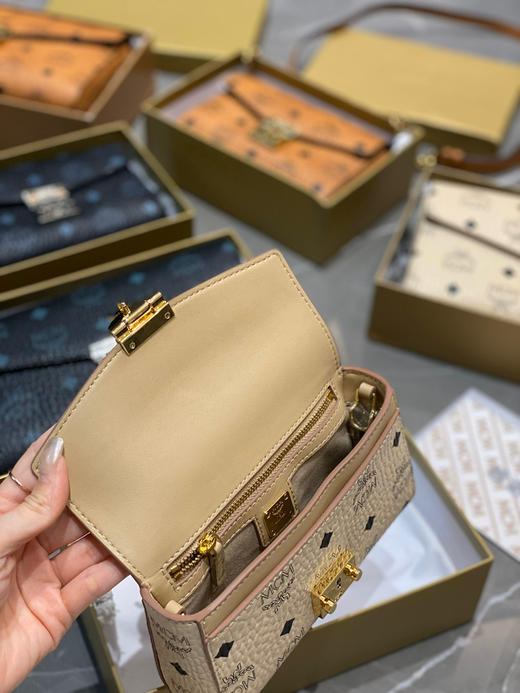 顶级原单Mcm链条包 〰️
19cm 全套包装 ☑️ 商品图5