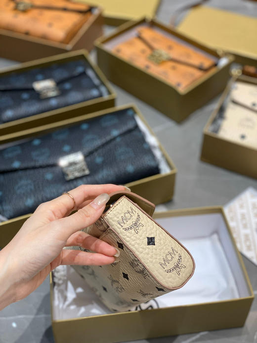 顶级原单Mcm链条包 〰️
19cm 全套包装 ☑️ 商品图2