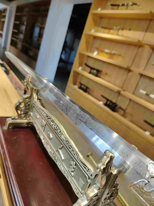 龙王剑 白铜手工雕刻 小玫瑰纹剑身 未开刃 商品图6