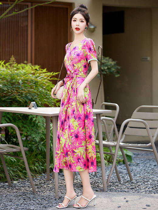 气质优雅，法式浪漫不规则V领收腰显瘦圆环长裙连衣裙HR-WW23399 商品图3