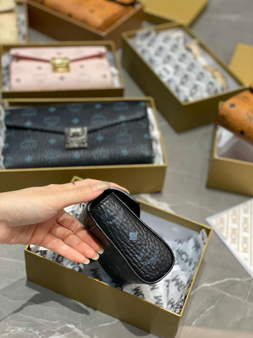 顶级原单Mcm链条包 〰️
19cm 全套包装 ☑️ 商品图2