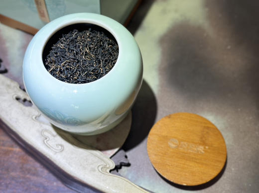 中秋节｜中国红茶【金骏眉2000·时间味道茶礼】采集山野/天赐好茶/健康之饮/纯正芽头/毫香蜜韵/正宗原产/倾心水湖蓝/高雅精美/文化品位/走心茶礼/祝福到家～净含量：150克 商品图3