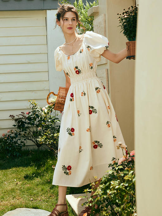 OLrain欧芮儿法式碎花方领连衣裙女夏季2023新款收腰肌理感刺绣裙 商品图3