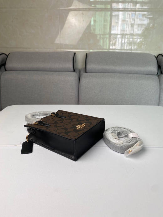 夏季特惠💰430 蔻驰新品 C家CJ494老花 Ck170奶茶色 CJ501绿色橘色（宽肩带）North South系列经典老花琴谱包百搭迷你手提包单肩斜挎包 商品图3