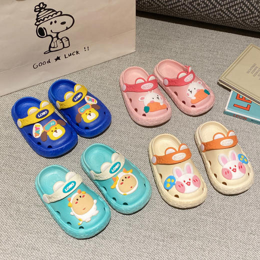 【卡通萌趣可爱❗️踩屎感中小童洞洞包头拖鞋】舒适柔软凉爽透气，萌趣十足脚感舒适灵活，乖巧可爱萌萌哒，新款拖鞋萌趣幼儿园外穿小孩凉拖鞋居家粉丝专属 商品图1