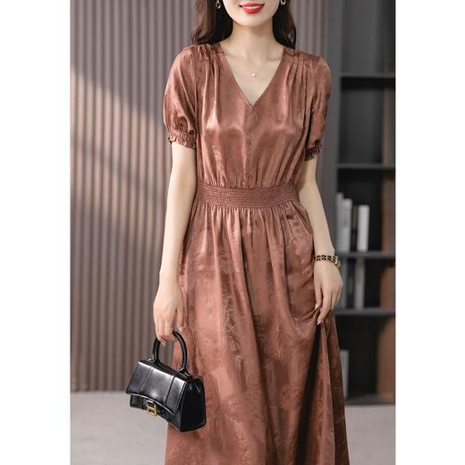 YX【定制15天】高级感气质减龄V领真丝连衣裙女2024夏季新款收腰桑蚕丝长裙 商品图3
