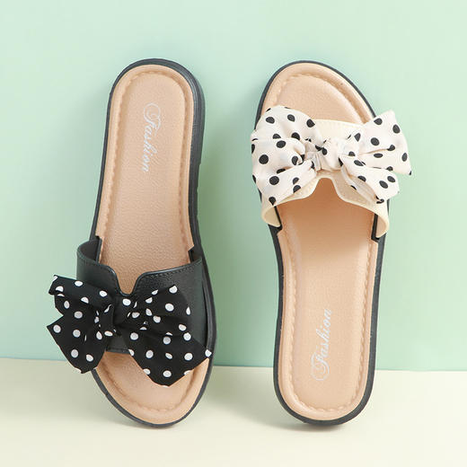 【为时尚而生 品味生活❗️波点蝴蝶结时尚一字拖】创意个性时尚版型，PVC鞋面柔软舒适，透气萌动可爱造型，凹凸条纹纹理鞋底，防滑耐磨，新款拖鞋女夏拖鞋学生宿舍室内外穿清新粉丝专属 商品图3