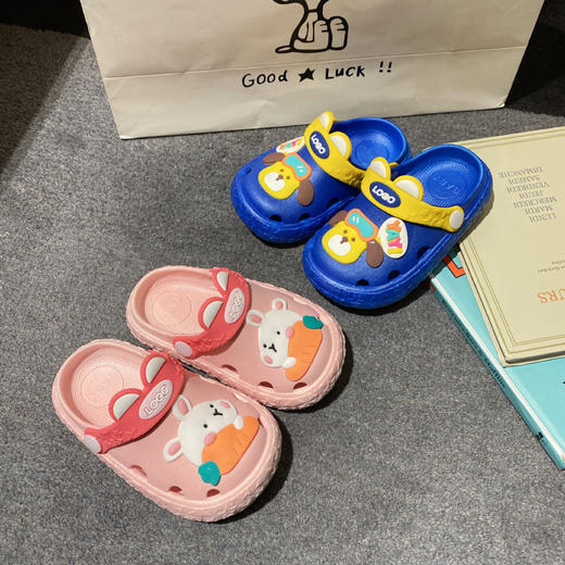 【卡通萌趣可爱❗️踩屎感中小童洞洞包头拖鞋】舒适柔软凉爽透气，萌趣十足脚感舒适灵活，乖巧可爱萌萌哒，新款拖鞋萌趣幼儿园外穿小孩凉拖鞋居家粉丝专属 商品图3