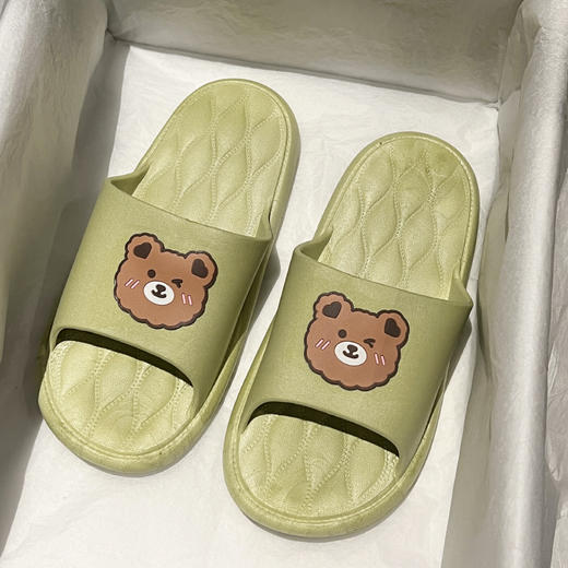 【凸显个性就选它！小熊凉踩屎感一字拖鞋】材质柔软舒适，凉爽透气，鞋底轻便柔软，防滑耐磨耐穿舒适内里，拖鞋女夏网红情侣室内居家学生外穿沙滩拖粉丝专属 商品图7