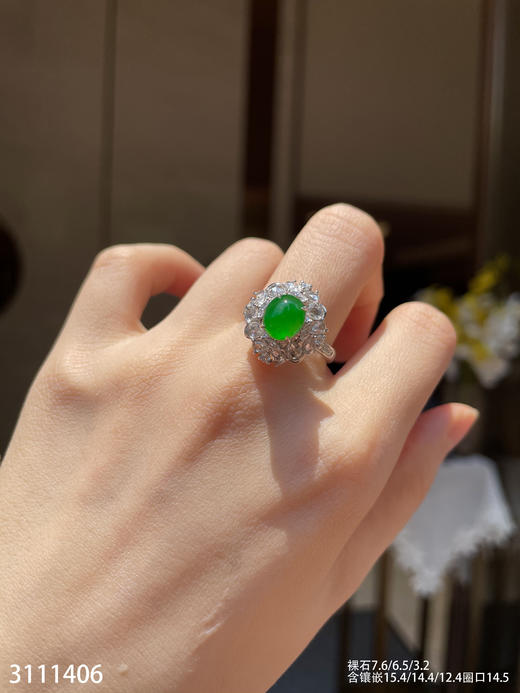 3111406，老坑高冰艳绿蛋面戒指。具体价格微信咨询 商品图3