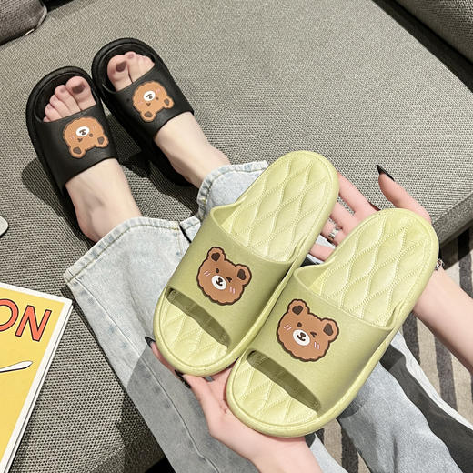 【凸显个性就选它！小熊凉踩屎感一字拖鞋】材质柔软舒适，凉爽透气，鞋底轻便柔软，防滑耐磨耐穿舒适内里，拖鞋女夏网红情侣室内居家学生外穿沙滩拖粉丝专属 商品图0